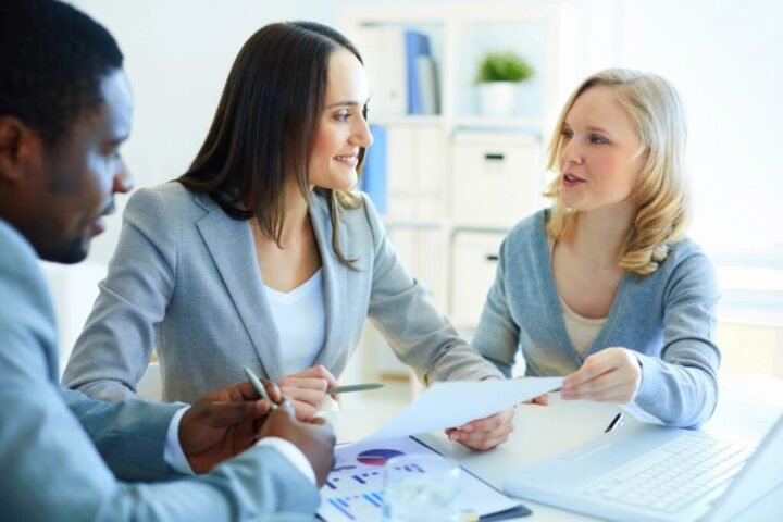 How to invest to Environmentally Friendly Socially Responsible Companies