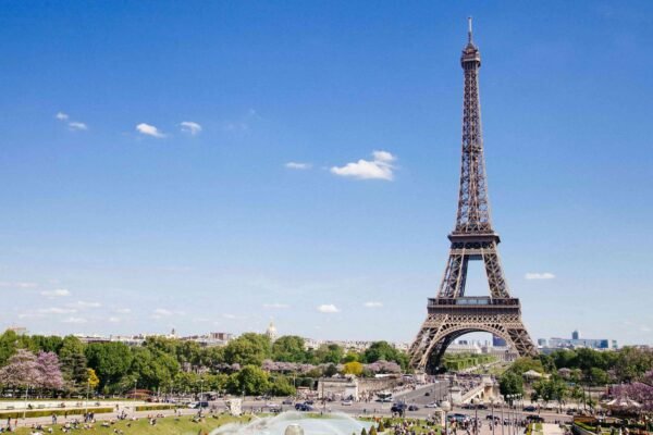 Eiffel Tower – Paris ka Symbol